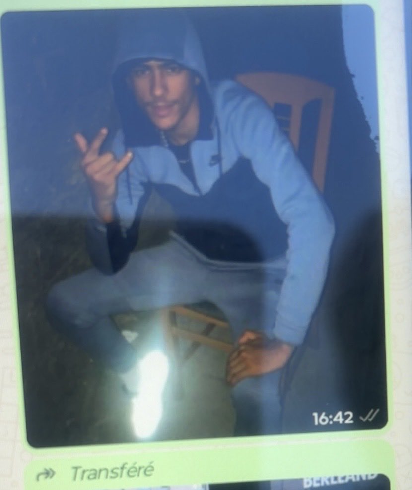 sarah87654320's tweet photo. ‼️MESSAGE URGENT‼️

JE RECHERCHE  DES INFOS SUR CES DEUX MECS QUI SONT IMPLIQUÉS DANS LA MORT D’UN JEUNE. Ils l’ont tabassé a mort a la marina de Saidia au Maroc cet été. 2 potes à eux sont déjà incarcérés au Maroc, 1 a été interpellé aujourd’hui. Fiche Interpol sur eux svp RT https://t.co/N7T7BrLZbv