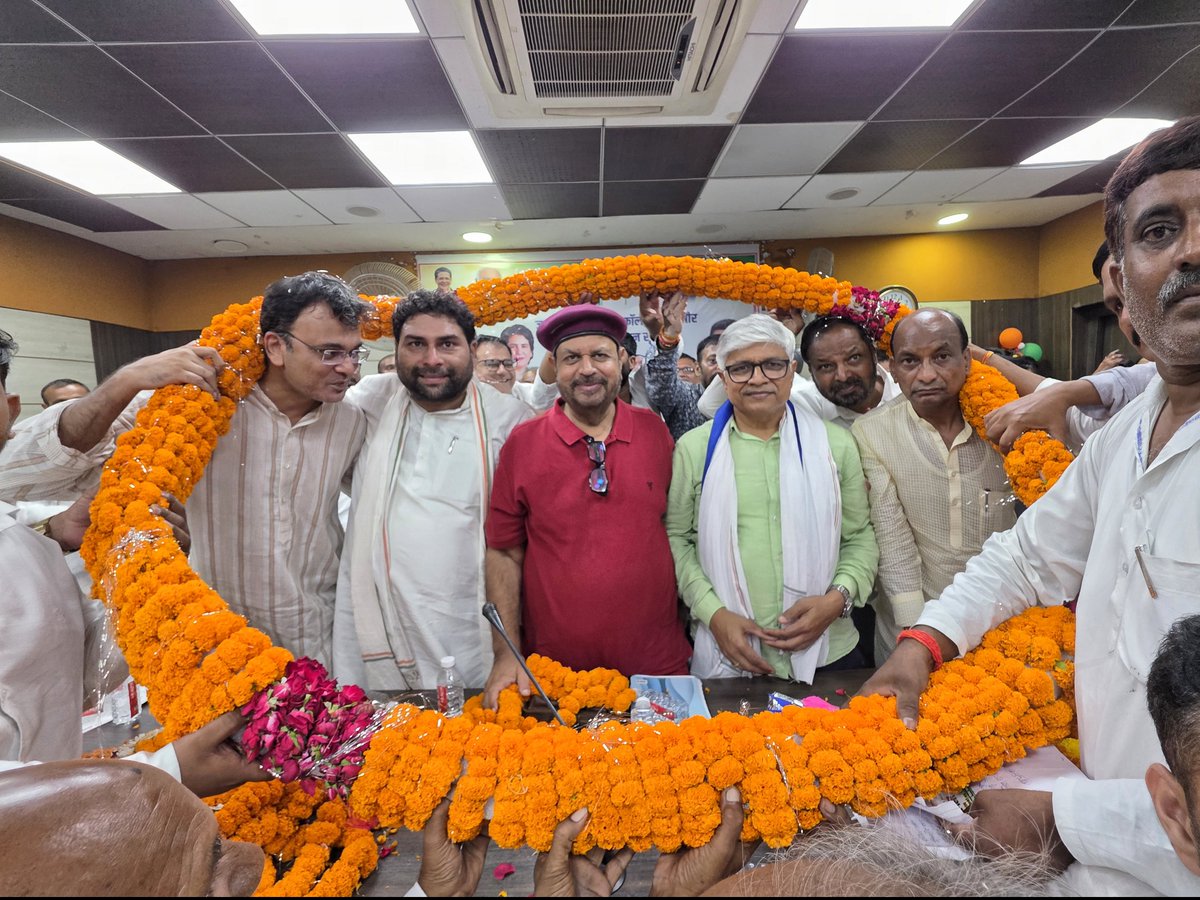 AdvRajendraPal's tweet photo. आज उत्तर प्रदेश के आजमगढ़ स्थित नेहरू भवन में आयोजित OBC जनसभा में OBC समाज के अधिकार, सामाजिक न्याय, संविधान की रक्षा और राजनीतिक भागीदारी को लेकर महत्वपूर्ण चर्चा हुई।

इस दौरान जाति जनगणना में OBC समाज सहित सभी जातियों की स्पष्ट भागीदारी और उनके सही आंकड़े सामने लाने को लेकर भी विस्तार से चर्चा हुई।

यह मांग भी उठी कि जाति जनगणना के साथ सामाजिक, आर्थिक और शैक्षणिक सर्वेक्षण भी कराया जाए तथा OBC समाज के लिए अलग से कॉलम होना चाहिए, ताकि उनकी वास्तविक संख्या और सामाजिक-आर्थिक स्थिति का सही आंकलन हो सके।

कांग्रेस पार्टी सामाजिक न्याय और समान भागीदारी के लिए पूरी मजबूती के साथ OBC समाज की आवाज़ को बुलंद करती रहेगी।