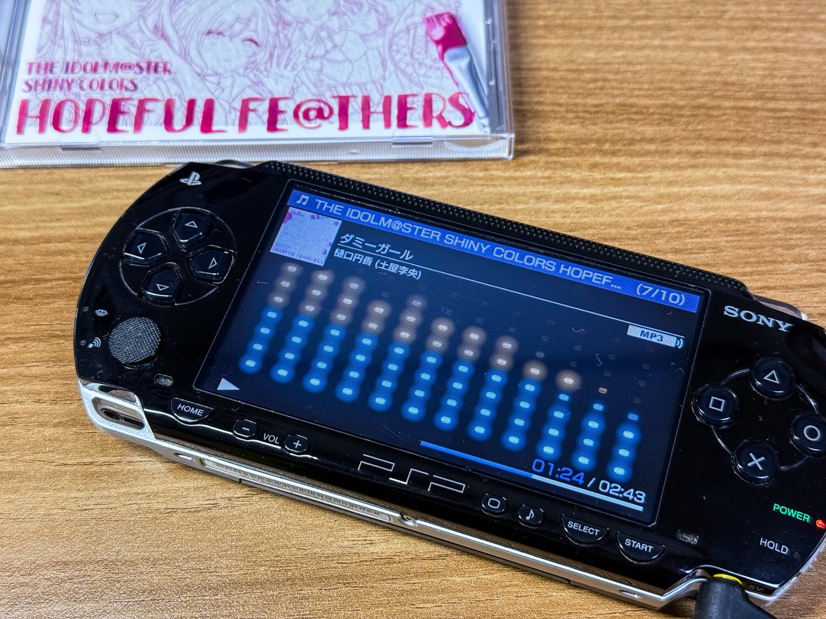 circle_myria's tweet photo. 平成を生きたオタクなのでシャニマスのソロ新曲CDをPCで取り込んだ後PSPに移して聴いてる https://t.co/tiAO0I1Obm