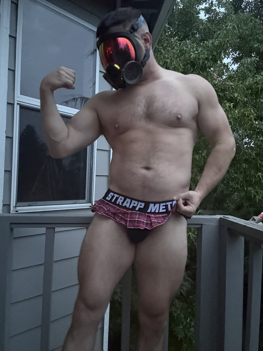 unworthyslutboy's tweet photo. I feel pretty with my @Strappmetal
LOCKED AND JOCKED #lockedjock #chastitycaged #chastity #musclefag #musclegrowth #lockedjockhole
https://t.co/9zhXrvnlAj https://t.co/Iu0heiQYc6
