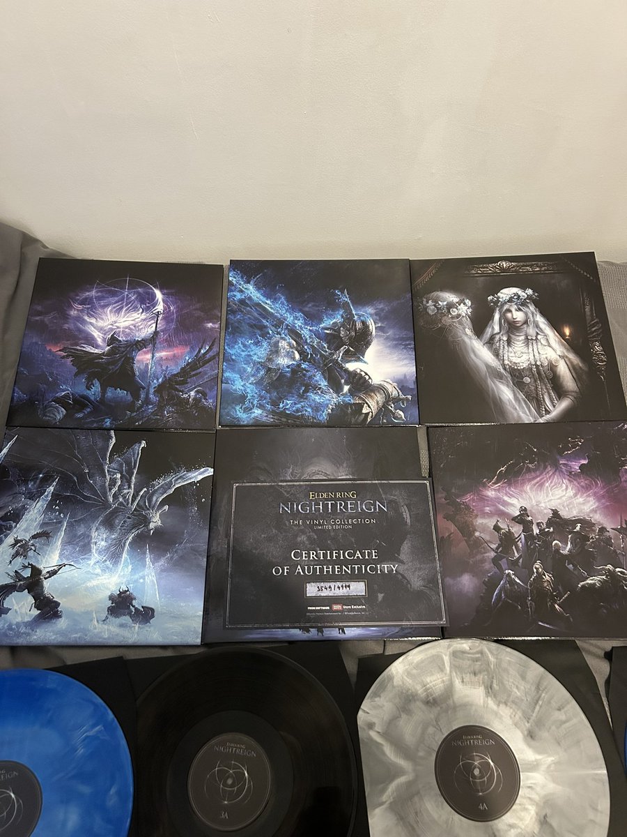 Niqcollections's tweet photo. This was such a sick purchase 😍the art on these covers look unreal, I think caligo miasma of the night is my favourite ost from this game https://t.co/SctIBvTqye