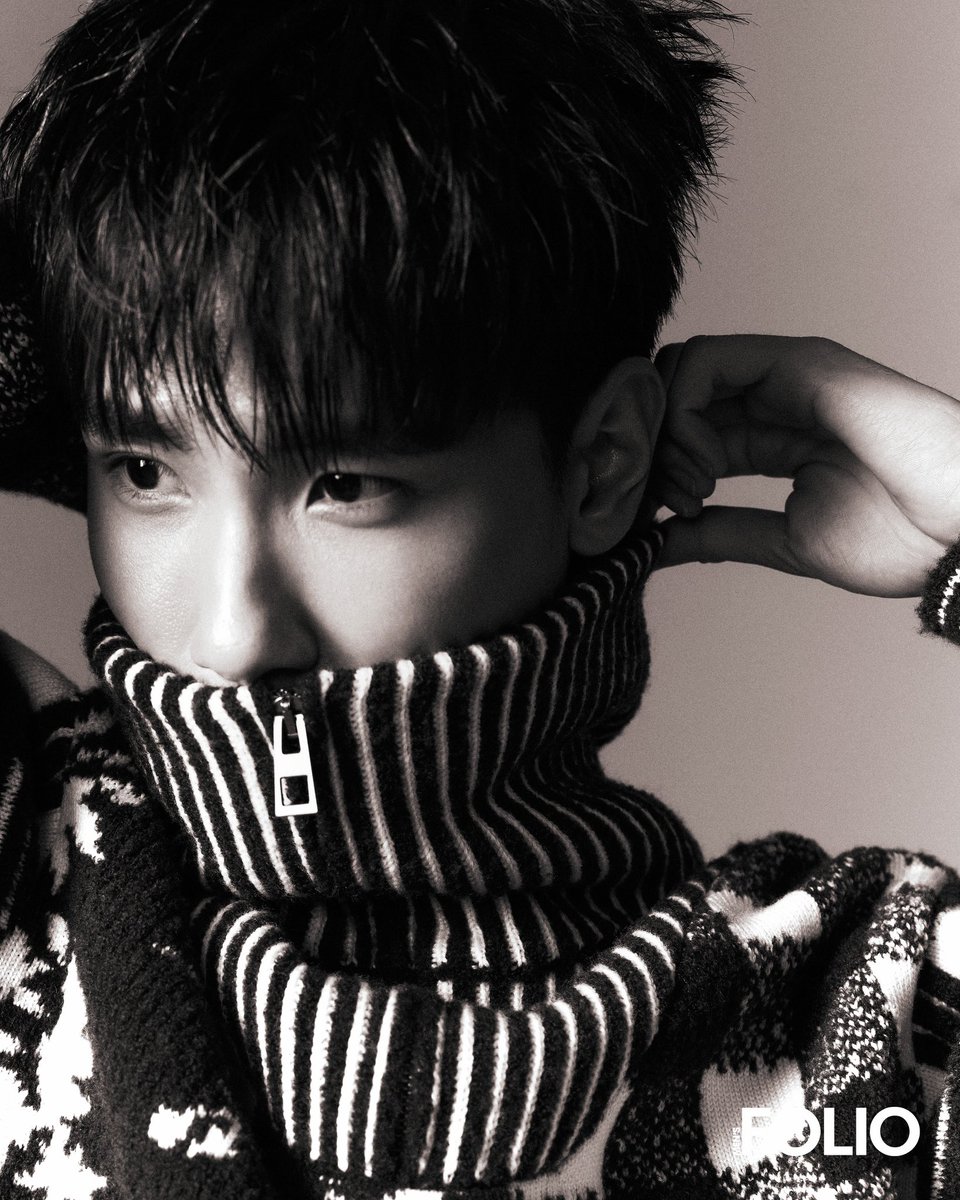 nebvlaf's tweet photo. ( EN - TH ) Junior Panachai with LOEWE on MENSFOLIO Digital September 2026 #junniorrs

สวัสดีจูเนียร์! ปีนี้ถือว่าเป็นปีครบรอบ 10 ปีนับตั้งแต่บทบาทการแสดงครั้งแรกของคุณ รู้สึกยังไงกับหมุดหมายสำคัญนี้บ้าง?
มันเป็นความย้อนแย้งที่แปลกดีเหมือนกันนะครับ คือผมรู้สึกว่าตัวเอง ‘แก่’ และ ‘สดใหม่’ ไปพร้อม ๆ กัน ตลอด 10 ปีที่ผ่านมา ผมได้มีโอกาสทำงานทั้งเบื้องหน้าและเบื้องหลัง พอมองย้อนกลับไปมันก็มีบางครั้งที่ผมรู้สึกว่า เออ ก็แก่เหมือนกันนะ แต่ที่น่าตลกคือ ผมเพิ่งจะมีโอกาสได้นำประสบการณ์ตลอด 10 ปีนั้นมาใช้แบบจริงๆจังๆ เมื่อสองปีหลังมานี่เอง มันเลยทำให้ผมรู้สึกสดใหม่ตลอดเวลา เหมือนคนที่เพิ่งเรียนจบฮอกวอตส์ แล้วเพิ่งลองใช้เวทมนตร์ครั้งแรกยังไงยังงั้นเลยครับ (ขอโทษด้วยนะครับที่ยกตัวอย่าง แฮร์รี่ พอตเตอร์)
