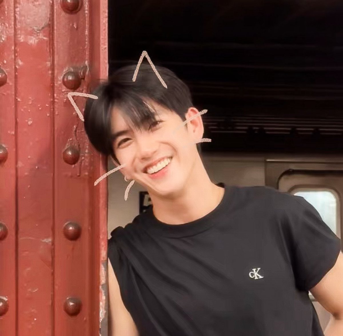 _Ppprew's tweet photo. ยูกแงวตัวนี้มีเจ้าของยางงับ ดื้อมั้ยน้าาา ร่ายั้กที่สูดหยอนี่นา🤏🏻🎀🐱🪽

#sea_tawinan https://t.co/vCmzGhx5j1