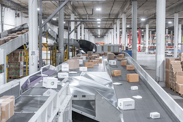 MatHandling247's tweet photo. Singulation errors slow your sort line. FlowLogiQ™ L11 aligns bulk packages into single-file flow at <2% error, starts loaded with 3x the weight, and runs 8-10dB quieter than standard systems.
#MaterialHandling #Singulator #Conveyors #LogistiQ
https://t.co/J5jl1Sne6g https://t.co/FUDW1wQVRF