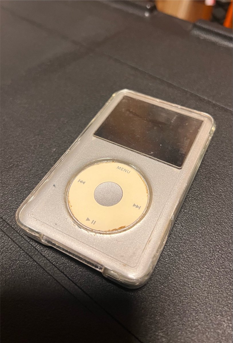 ALVL82250660's tweet photo. 本日、iPod classicが臨終しました
約20年、長く音楽を聴かせてくれて感謝

日本のHIPHOPが好きで当時の仲間と作った下手くそなサンプルや、同じ夢を追った無名MC達のサンプルも、もう聞くことができないと思うと残念です…

バックアップのPCももう無いんでどうしようもない…😭 https://t.co/wyZpPu04WC