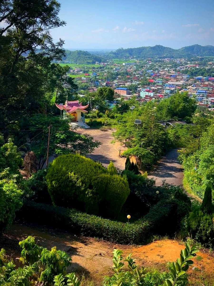 IndiaAesthetica's tweet photo. Kakching, Manipur 🟢🏘️⛰️🇮🇳 https://t.co/RyZl9gAxA3