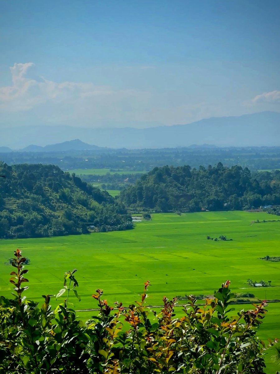 IndiaAesthetica's tweet photo. Kakching, Manipur 🟢🏘️⛰️🇮🇳 https://t.co/RyZl9gAxA3