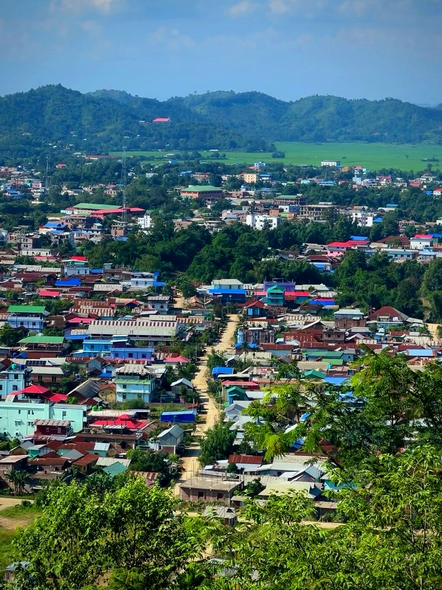 IndiaAesthetica's tweet photo. Kakching, Manipur 🟢🏘️⛰️🇮🇳 https://t.co/RyZl9gAxA3