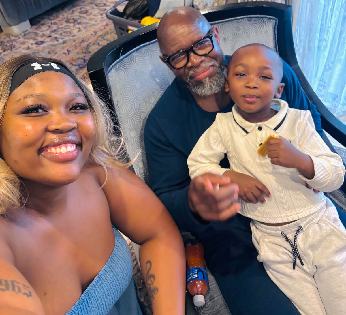 FiscusKgosi's tweet photo. STEVE KHOMPHELA &amp; HIS FAMILY‼️ https://t.co/0tOxGxF3UP