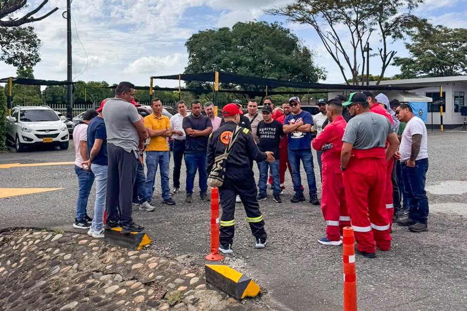 uso_meta's tweet photo. ✊ 13 días de protesta pacífica y los trabajadores afiliados y despedidos de Halliburton siguen firmes, denunciando vulneraciones a sus derechos laborales y sindicales.

Exigimos respeto, garantías y soluciones.

¡La dignidad laboral se defiende!

#SinLuchasNoHayVictorias https://t.co/xYlHBv6fui