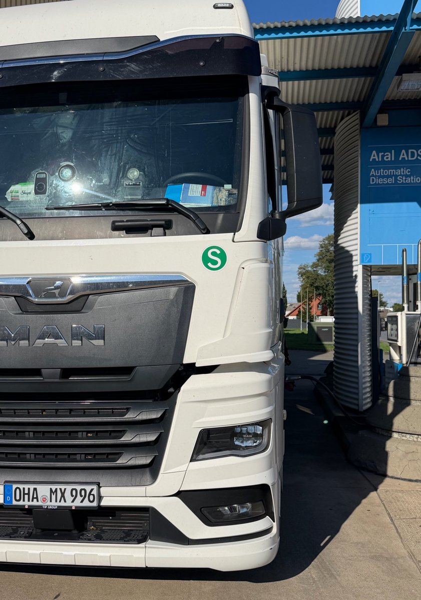 Trucker_bjk's tweet photo. Mazot olmuş 2,5 eur. Almanya bitmişş bitmiiş. #lkw #eurotruck https://t.co/v0m8cLMxj7