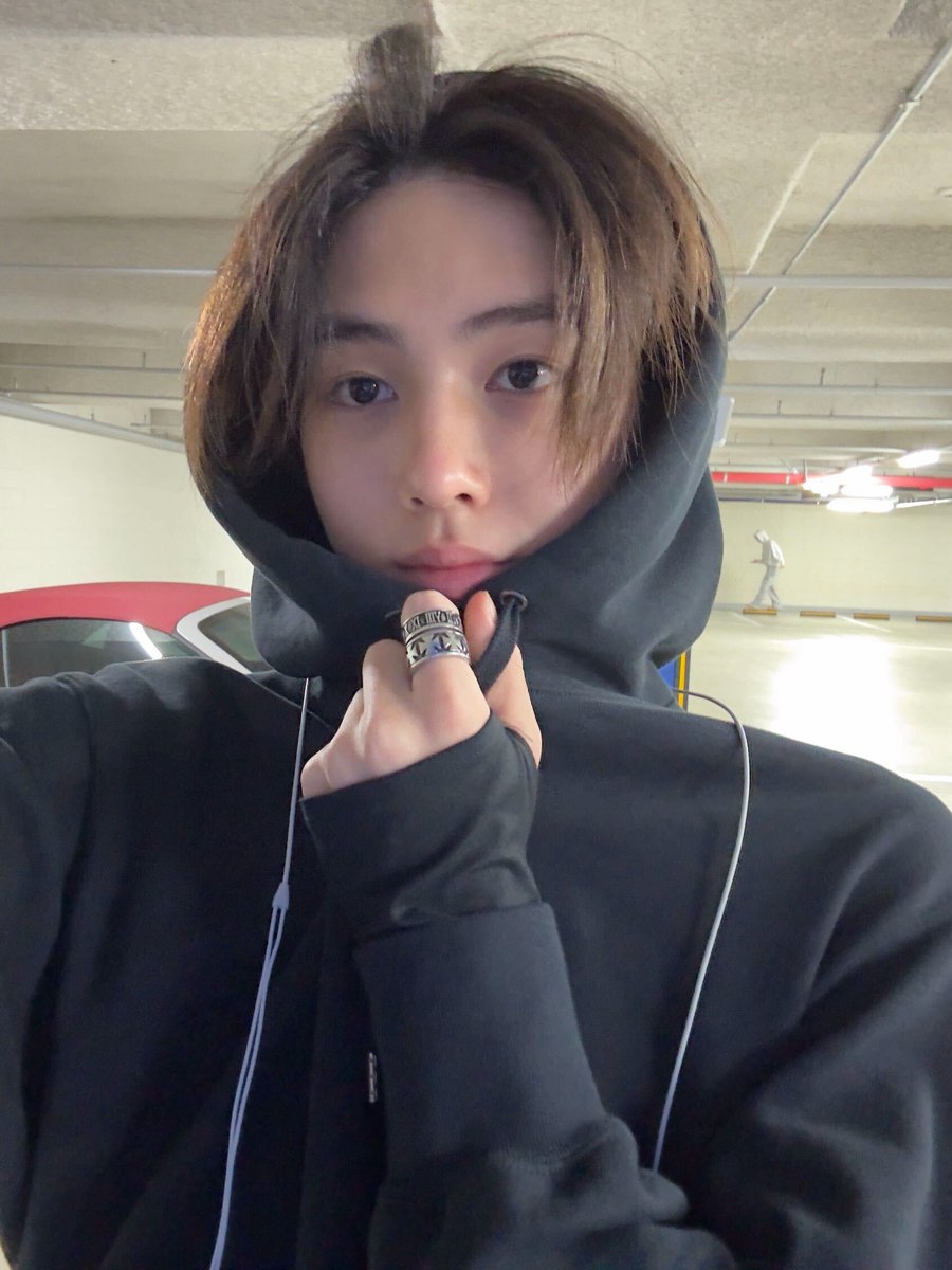 hyeonieverse's tweet photo. these peak girlhyeon pics > https://t.co/Ty2oooUZxV