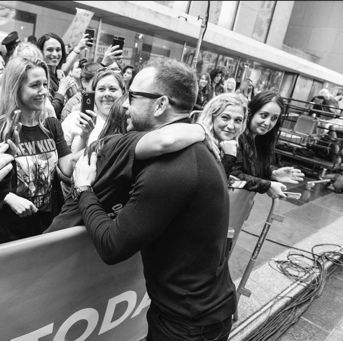 KaileyLlewelly1's tweet photo. This is one of my favorite photos. @donniewahlberg doing what he does best. Happy #twug Tuesday friends and may today be a great one! 🫂🧡

@SABRINALYNN1232 @lexipie81 @treasure_nkotb @UniqueNatasha08 @xEmma_xo @blockhead_ali @DonnieWahlberg @JennyMcCarthy @SADonniegirl @geisheather_ @AmandaRae0405 @vivian2fine @JordanxNKOTB @Donniegirl53 @KMayton41 @OT_beth @Chezsmom13 

(📸 Credit to whoever took it)