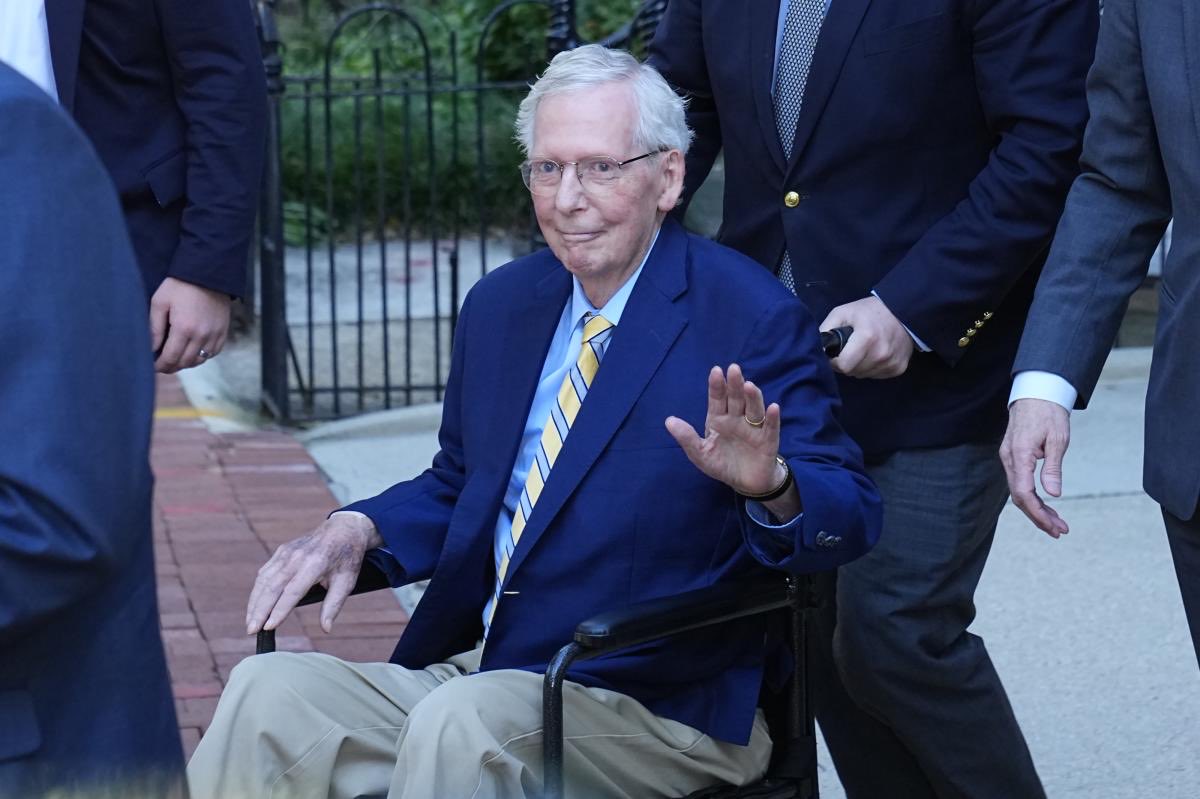 CasualThursday's tweet photo. Me when the waiter asks who had the sizzlin fajitas https://t.co/2ULFunkJLc