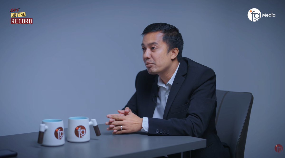 LambeSahamjja's tweet photo. media askar bilang pemerintah sekarang jahatnya mintak ampun:
- pemimpin dari presiden sampai bupati gembar gembor kemiskinan turun 
- cuma buat pencitraan politik
- kemiskinan diakalin biar keliatan turun secara angka
- padahal aslinya gak berkurang
- angka angkanya nya di otak atik sesuai yang di inginkan
- kebijakan dibikin pakai wangsit presiden
- ada ide hari ini besok langsung diumumin dan dijalanin
- pejabatnya hidup di jakarta dan belanja di mall
- jadi gak ngerasain arti bansos ratusan ribu buat orang bawah
- posisi pucuk di kementerian diisi orang yang gak kompeten, akibatnya birokrat terbaik malah resign