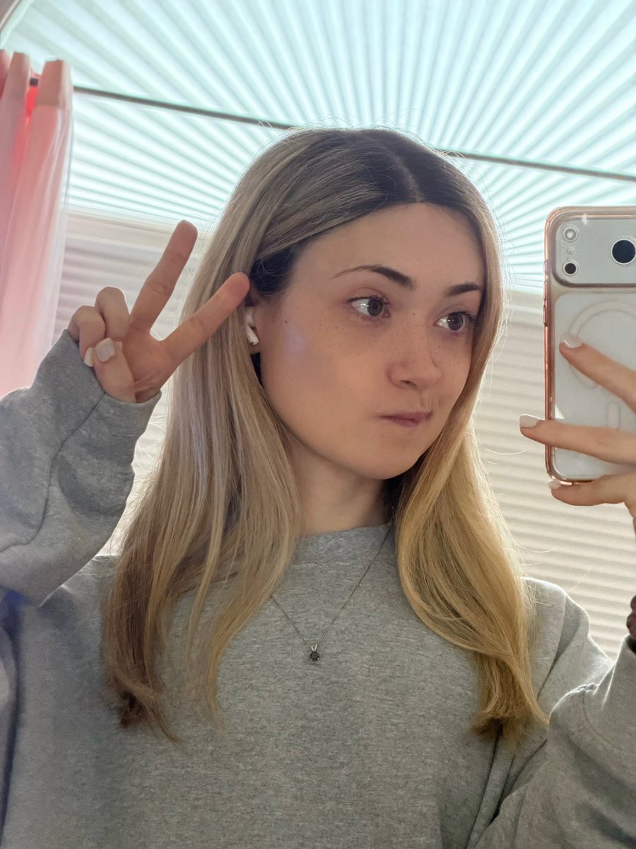 michellexotter's tweet photo. No makeup selfie for today https://t.co/SdhMNegCFQ