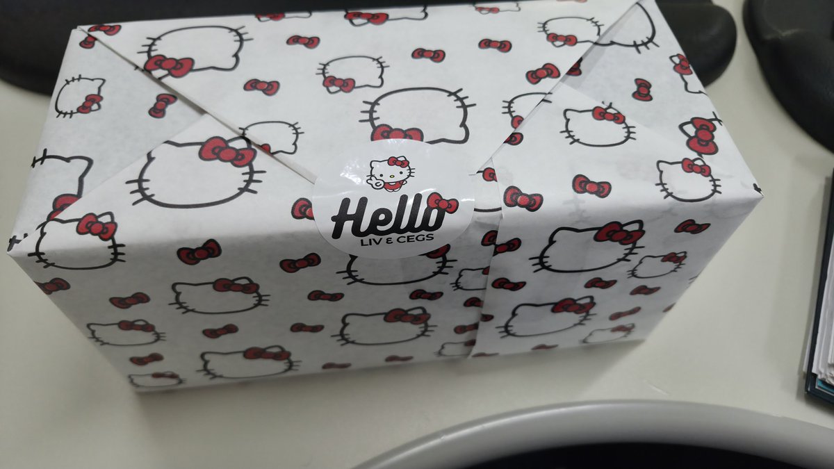 milkybow080's tweet photo. Ela chegou.
mas vamos por partes porque aparentemente até a embalagem merece um momento de apreciação 🥹

@jikoocollect https://t.co/zsEpJNiuK8