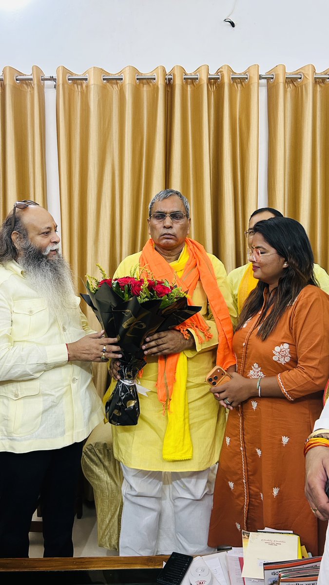 RajuValmikiN's tweet photo. दलित ठेकेदारों को एक और गहरा जख्म

आरक्षण वर्गीकरण की लड़ाई में एक दो जातियों को छोड़कर सभी का समर्थन वंचित वर्ग को प्राप्त है।

सूरजपाल अम्मू  (GEN समाज)🔥 
बहन रोहिणी घावरी ( SC वर्ग )🔥
ओमप्रकाश राजभर  ( OBC वर्ग )🔥
@DrRohinighavari https://t.co/anaPjiJI8K