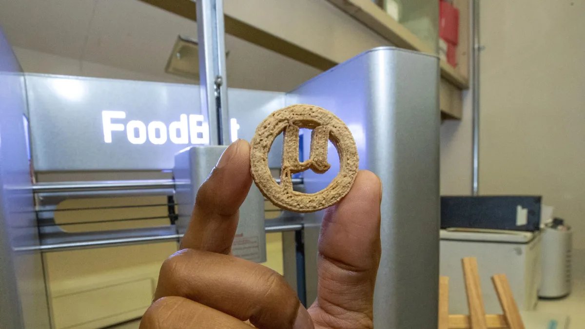 Analytics_699's tweet photo. Yeast to turn PET plastic and agricultural waste into ingredients for protein-rich, 3D-printed cookies called µBites

Developed partly for NASA’s Deep Space Food Challenge, the system can produce proteins, fats, vitamins, and even vanilla flavoring from waste materials

Researchers hope the unusual technology could eventually help address both plastic pollution and food insecurity, while also supplying food in extreme environments such as deep-space missions ▶️
#AI #3Dprinting #Space
https://t.co/HdbKk2MV3s