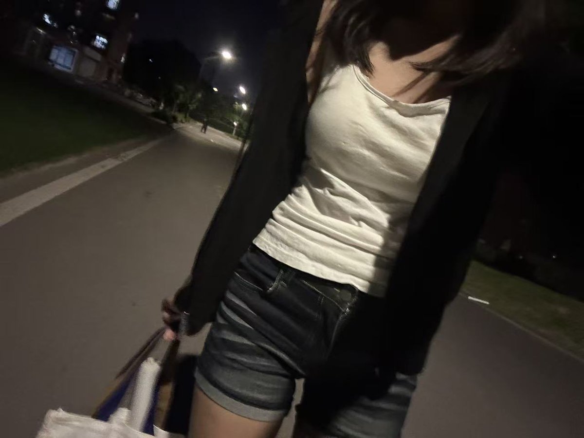 Eirabcd's tweet photo. 买菜穿搭 https://t.co/ZxfciTrwWe
