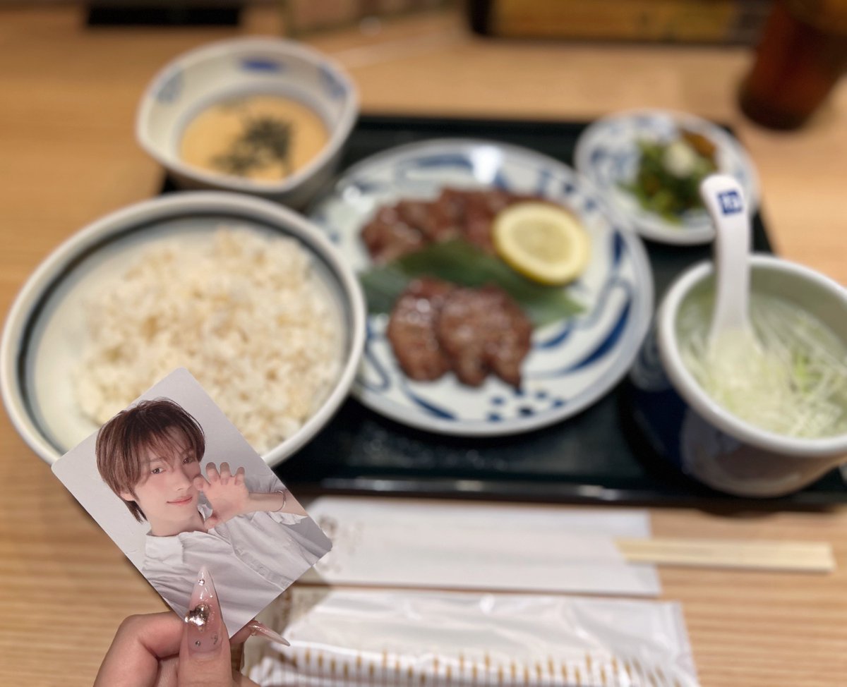 cy_4j's tweet photo. 余裕で、飯よりヨンジェ https://t.co/ozST3WyYRH