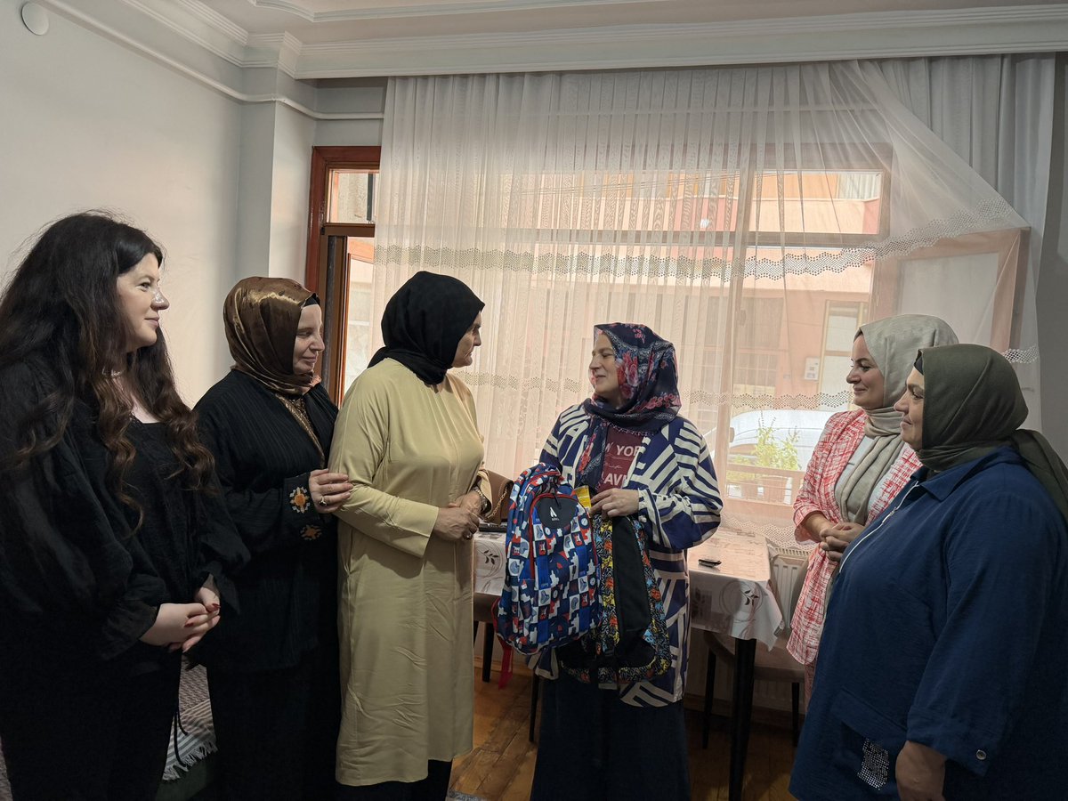 akkadinizmit41's tweet photo. 🎒 #ÇantanHazır

Genel Merkez Kadın Kollarımızın 81 ilde başlattığı #ÇantanHazır projesi kapsamında bizler de ilçemizde çalışmalarımızı gerçekleştirdik.

İlçe Kadın Kolları Başkanımız Pınar Atabay, İl Kadın Kolları Başkan Yardımcılarımız Gülyaşar Uçar ve Necla Timur Sertel, ilçe yöneticilerimiz ve mahalle başkanlarımızla birlikte, okula başlayan çocuklarımızın ailelerini ziyaret ettik.

Yeni eğitim-öğretim yılının heyecanını ailelerimizle paylaşarak, çocuklarımıza ve ailelerimize başarı ve mutluluk dileklerimizi ilettik. 📚🎒

@tugbaisikercan 
@havvasabuncuoglu 
@emine_cakir59 
@yyaseminozdemir