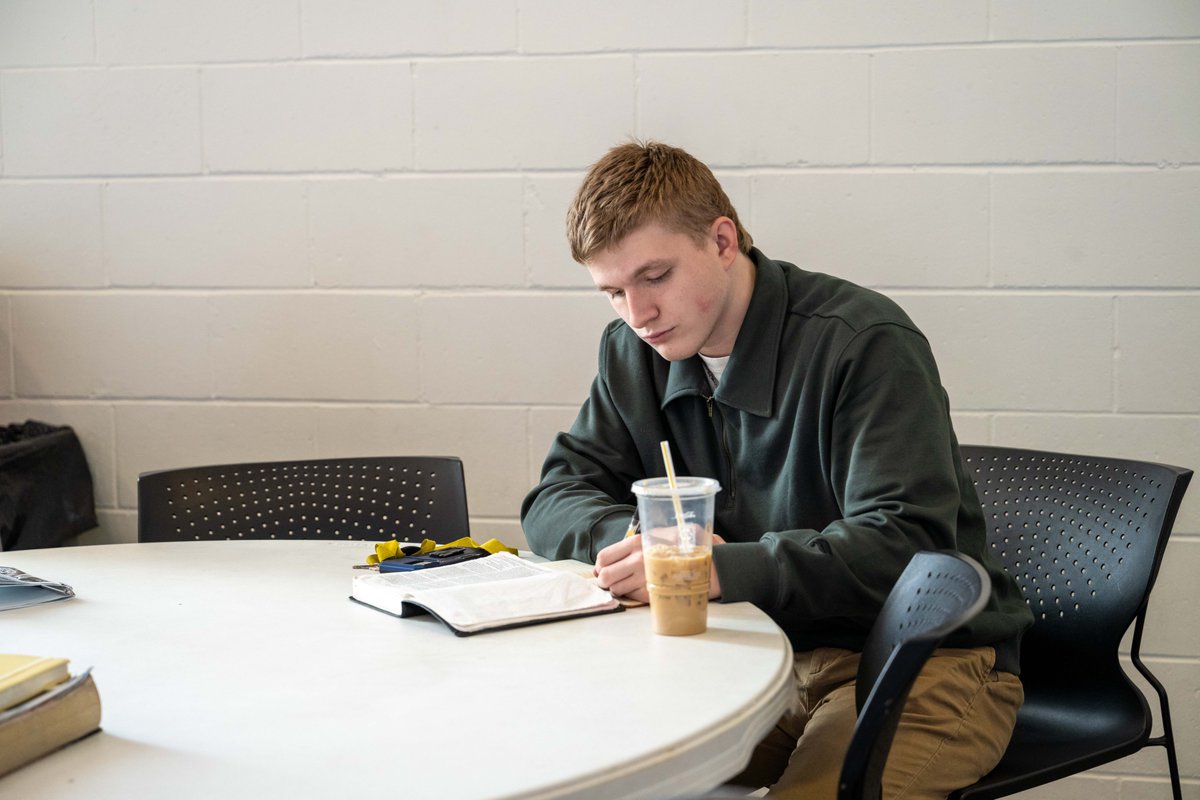campusfellowshp's tweet photo. Daily devotional habits built during the college years sustain a lifetime of ministry. Teach your students to prioritize quiet time with God amidst hectic class schedules.

#SpiritualDisciplines #BibleStudy #StudentMinistry #CollegeMinistry #ChristianLiving #Pastors #DiscipleMaking