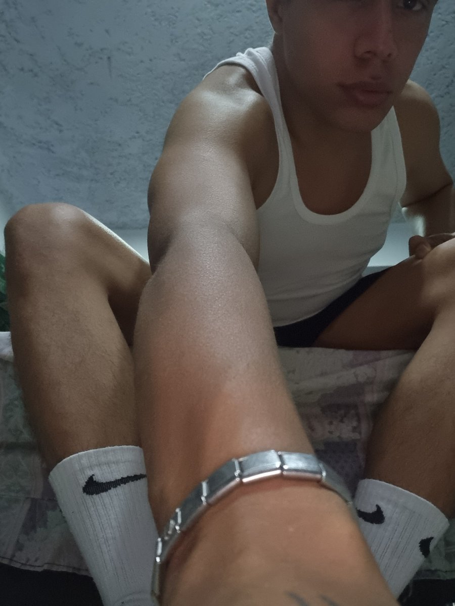 Roniuj18's tweet photo. #pies #relapsing #fetiches #gay https://t.co/TkGAPhsqmo