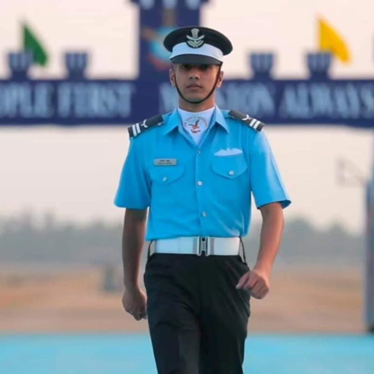37VManhas's tweet photo. Homage to
FLYING OFFICER KARTHIK THAKUR
#IndianAirForce
on his balidan diwas today.
We lost Flying Officer Karthik barely in just three months of his service in 2018.
#FreedomisnotFree a few pay #CostofWar. https://t.co/TTOYGqpk87