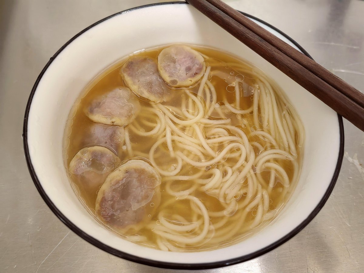 KevinBonusaji's tweet photo. Late night noodles, warm steam curling up. A tired soul’s tiny reset button, one bowl at a time.， https://t.co/345MK97IHE