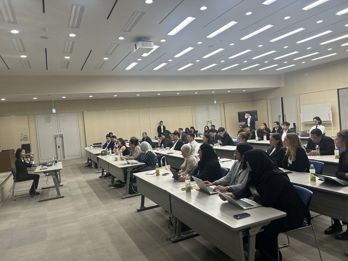 MOJ_ASEAN_Japan's tweet photo. She shared valuable insights on leadership and effective management. The session inspired participants to think about how they can lead positive change in their own organizations and countries. 🌏✨
#NLF #MOJJ #ASEAN #G7 #JusticeAffairsDiplomacy https://t.co/GXj78orXUt