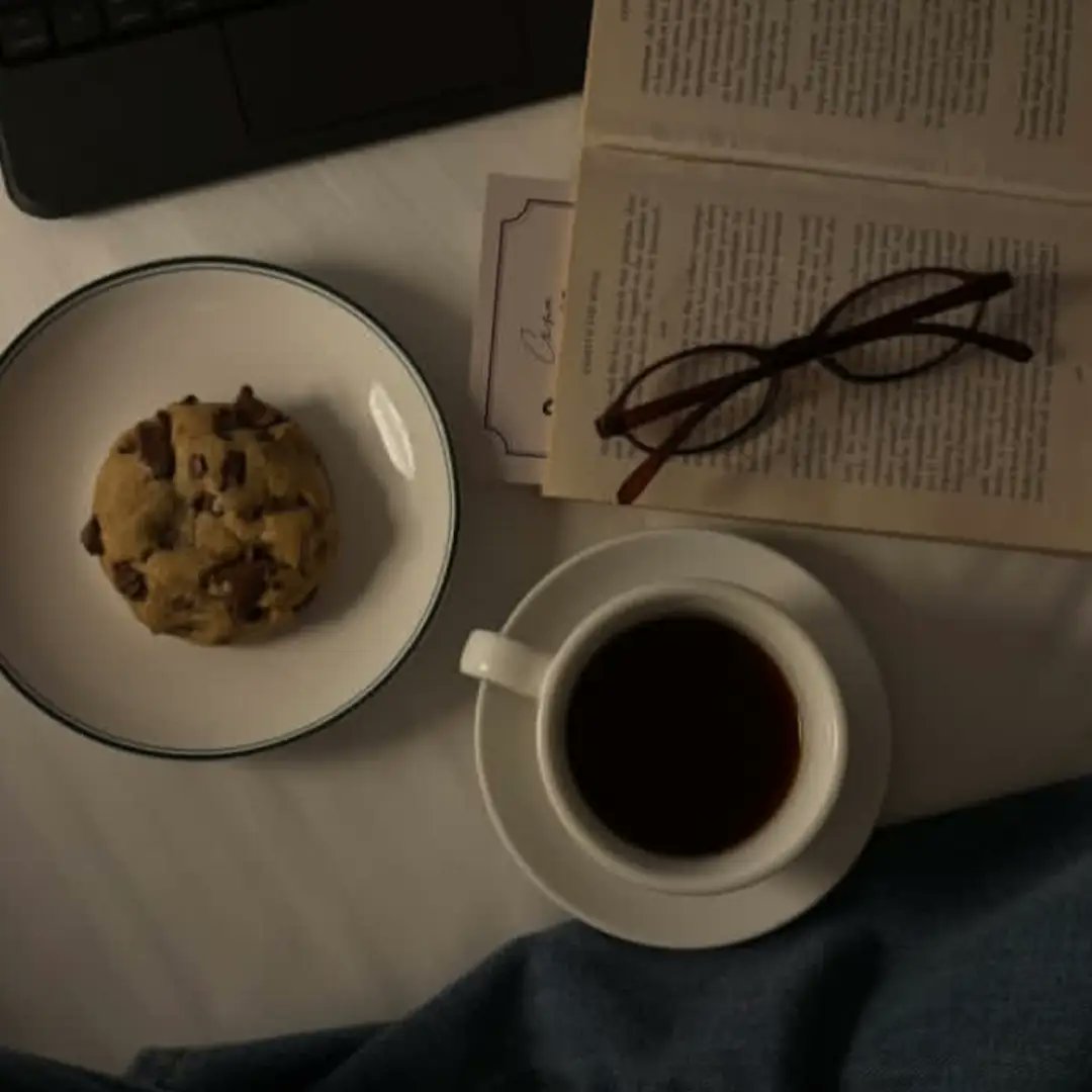 1982Palomit's tweet photo. Tuesday night checklist: iPad on, coffee in hand, cookies on the plate. Aesthetic complete. https://t.co/G8oAN6Jhp9