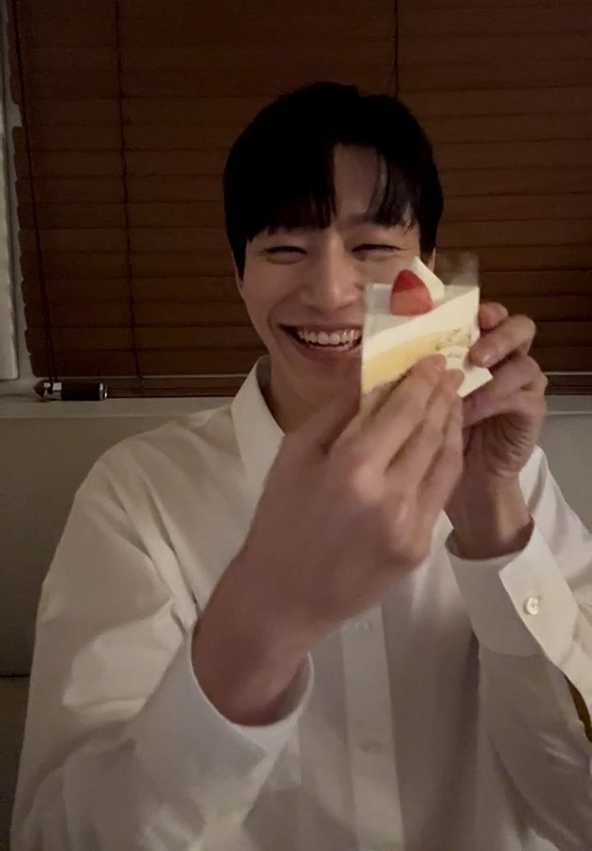 dyogoem's tweet photo. 태미니 생일 축하해💙🎂
맛있는거 많이 먹고(케이크)
사랑하는 사람이랑 잘 보내고(별 떨어진다)
행복하게(행복MAX)… 다 이뤗네 멋진청년. https://t.co/nqc1Nm8dci