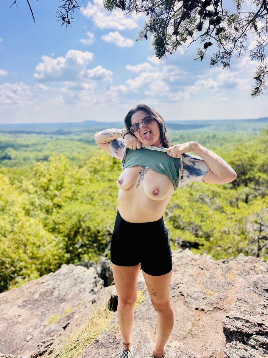 Ashley_T03's tweet photo. On top of the worldddd 🤭🤭 titty tuesdayyyy add me on snap 
@ ashhhhh96 
for access to my private storyyyyy 🥵😈
To see more fun like this 🤪 https://t.co/ktdtjEmw9O