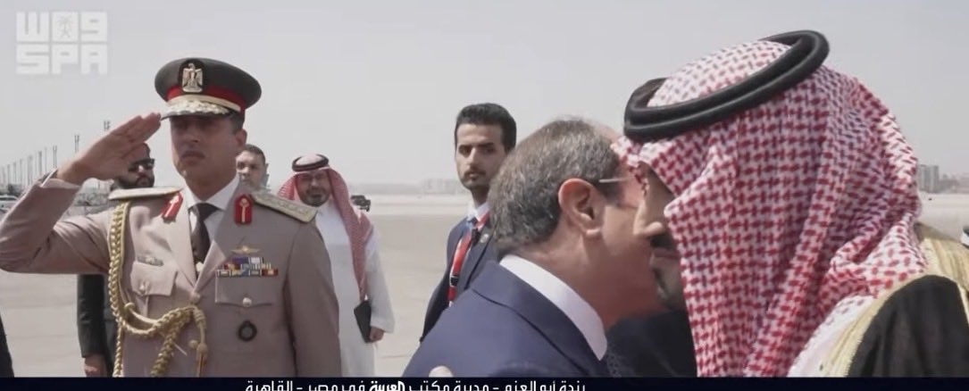 HafezMirazi's tweet photo. تأملات عن زيارة الشقيق للشقيقة بعد هجر طويل:

"..جئتَ تطلبُ ناراً ..
أم تُرى جئتَ تُشعلُ البيتَ نارا.."

*من مسرحية "مجنون ليلى" للشاعر أحمد شوقي https://t.co/za2FCgSJrk