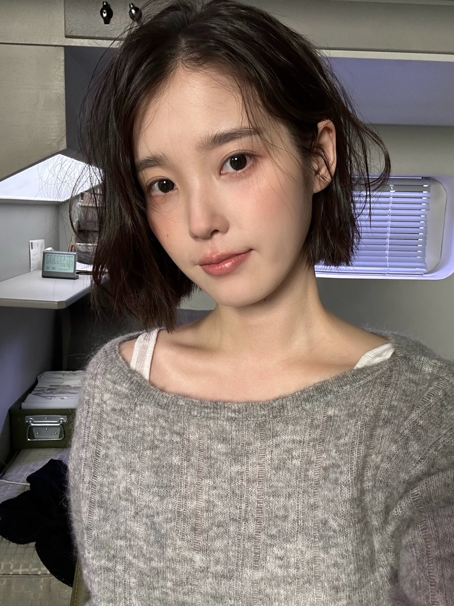 _IUstagram's tweet photo. 이 별로부터 https://t.co/8tBGBewFTw