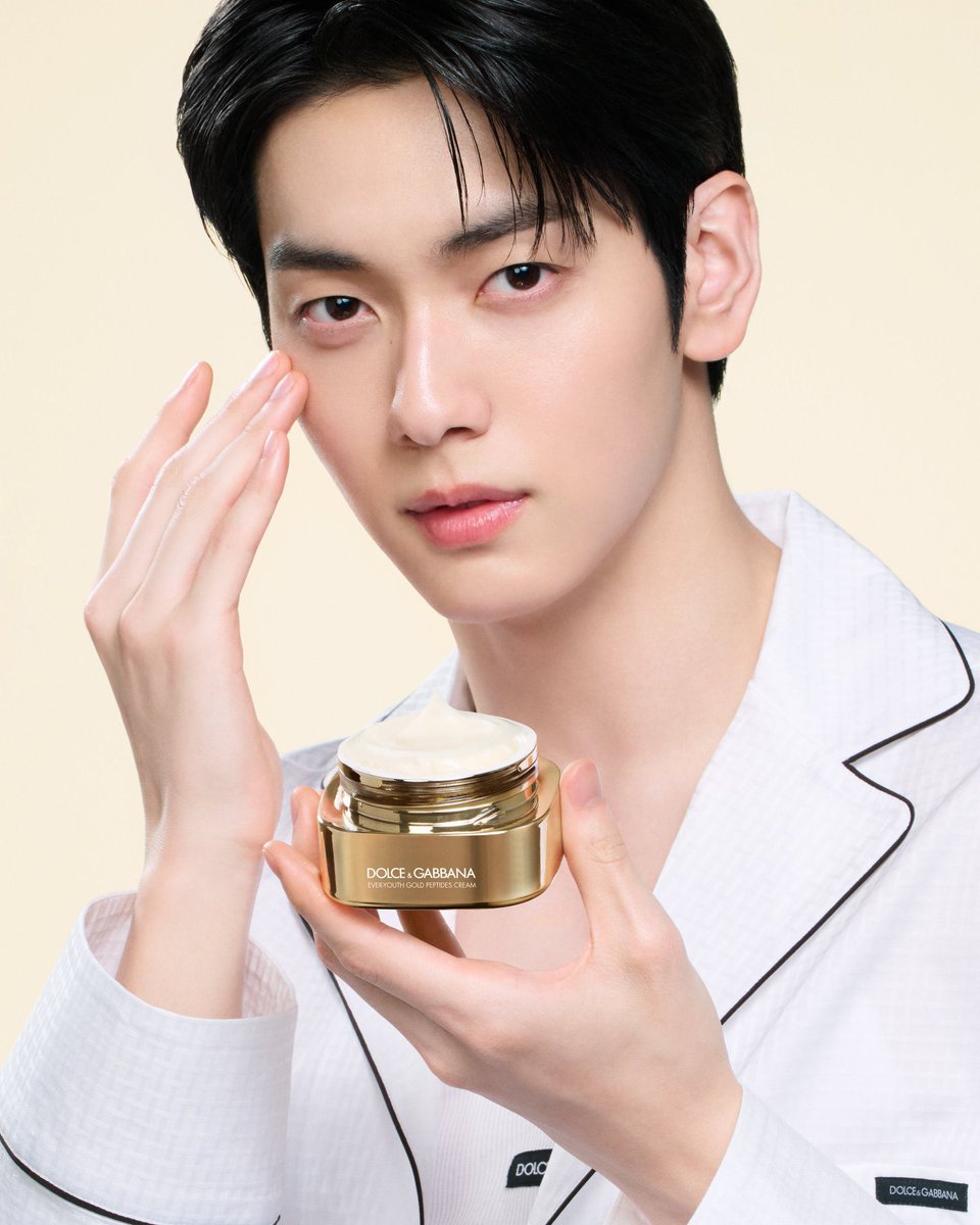 L0VELYBEOMIE's tweet photo. this is a face that deserves to be on every billboard in south korea https://t.co/sfzwAKa7VS