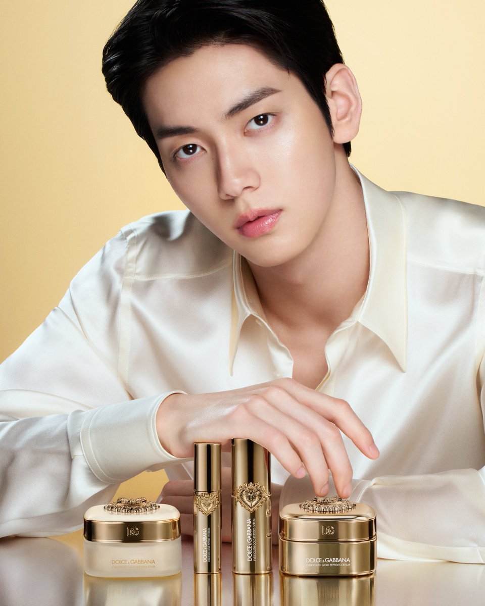 L0VELYBEOMIE's tweet photo. this is a face that deserves to be on every billboard in south korea https://t.co/sfzwAKa7VS