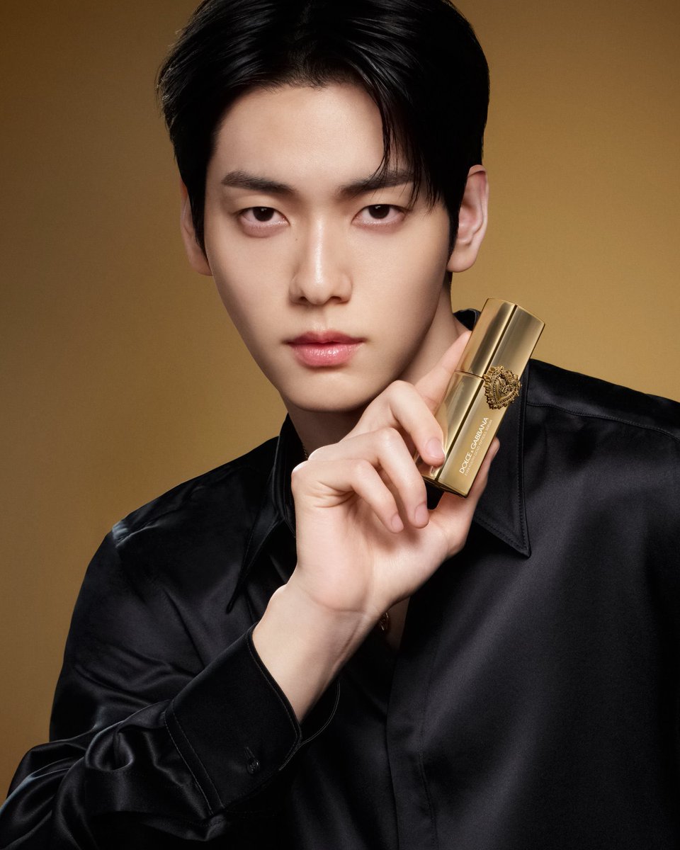 L0VELYBEOMIE's tweet photo. this is a face that deserves to be on every billboard in south korea https://t.co/sfzwAKa7VS
