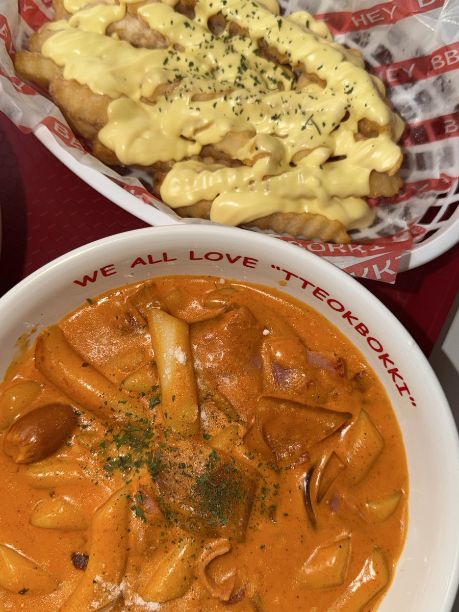 hungryplzfood's tweet photo. 로제떡볶이 https://t.co/e25nZ71Gaz