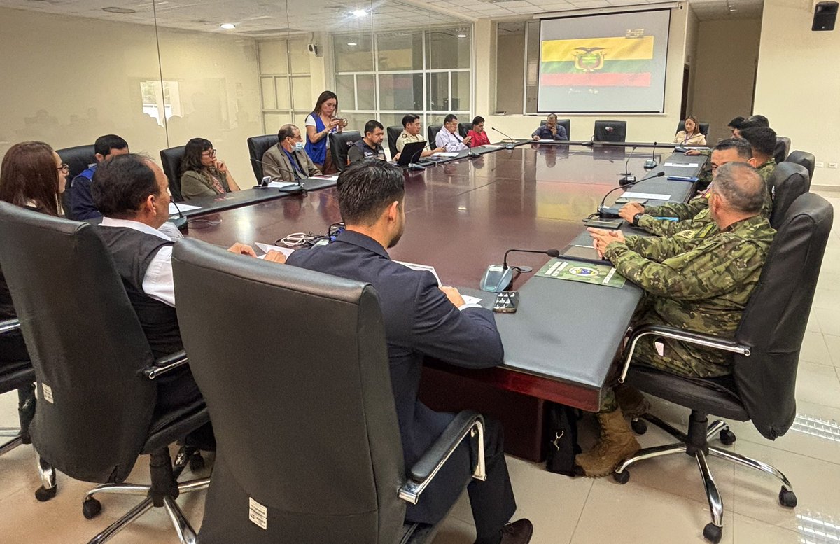 ECU911Austro's tweet photo. #AHORA| Jefe Local del #ECU911Macas @Frankicc participa en la activación de la Mesa de Seguridad Electoral a Nivel Nacional para el proceso electoral “Elecciones Seccionales y Elección de Consejeras y Consejeros del Consejo de Participación Ciudadana y Control Social 2027”, acto que se desarrolla en el Sala Crisis del #ECU911 #MoronaSantiago. 

#MesaSeguridad2027Ec
#Elecciones2027Ec
#ElecciónCPCCS2027