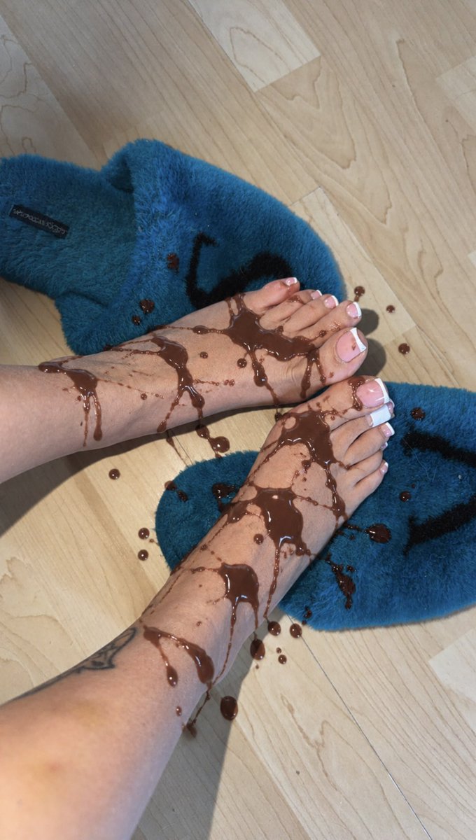 cs26xx's tweet photo. Would you lick it up?👅🍫🦶🏻

#footfettish #pedicure #findom https://t.co/ySD0fzNTrv