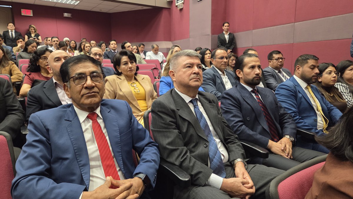 JudicaturaLoja's tweet photo. 🤝 "Dialogar también es construir justicia".
En #Loja, se desarrolla la Mesa Redonda sobre los retos y perspectivas de la mediación en la era digital.
Expertos analizan este mecanismo en el Auditorio Manuel Carrión de la Corte Provincial. 
 #JusticiaConIndependenciaCJ https://t.co/T2rijqGiPd