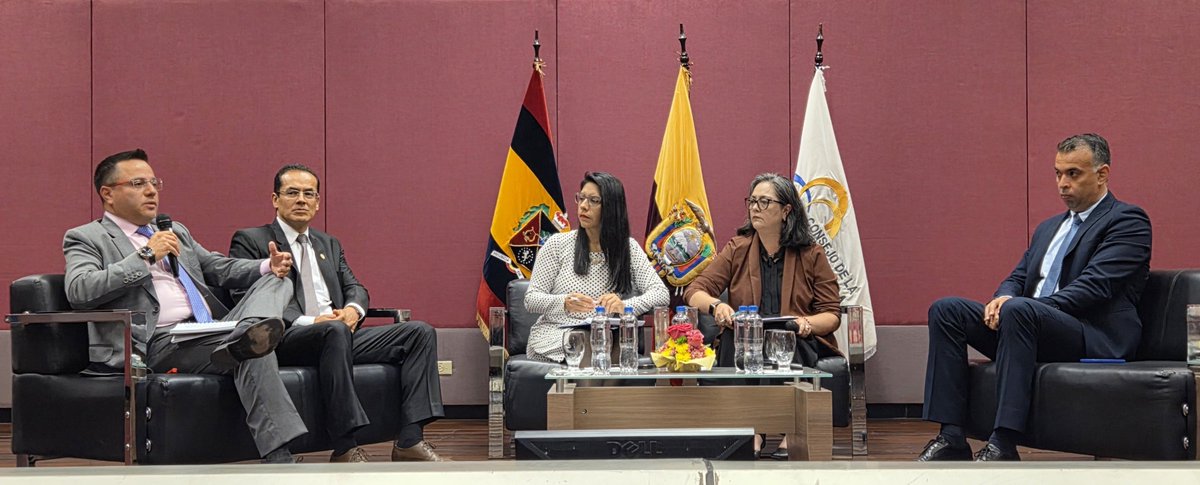 JudicaturaLoja's tweet photo. 🤝 "Dialogar también es construir justicia".
En #Loja, se desarrolla la Mesa Redonda sobre los retos y perspectivas de la mediación en la era digital.
Expertos analizan este mecanismo en el Auditorio Manuel Carrión de la Corte Provincial. 
 #JusticiaConIndependenciaCJ https://t.co/T2rijqGiPd