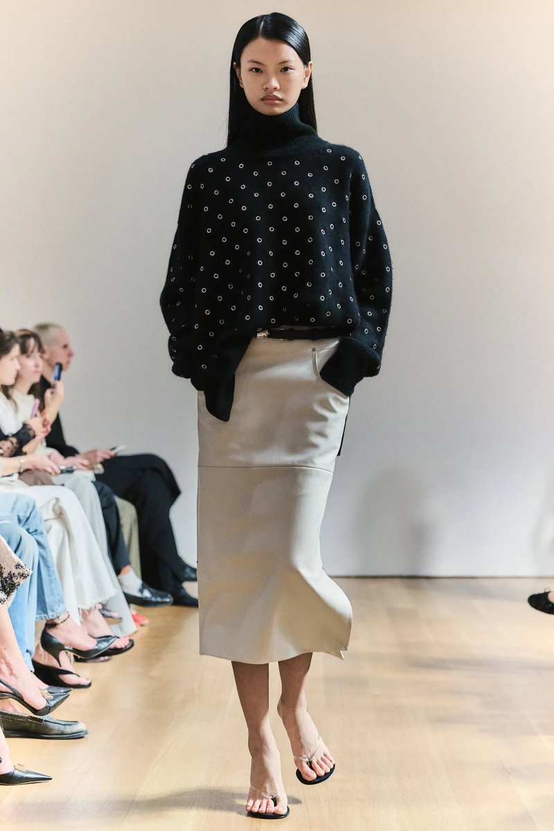 cafewindows's tweet photo. brandon maxwell ss27 🪩🍸 https://t.co/y3ekHk4IXp