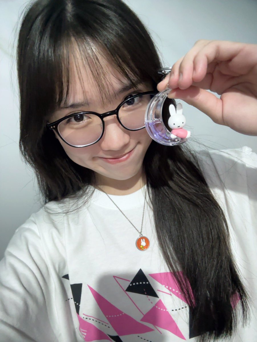 Gracie_JKT48's tweet photo. terimakasih banyak udah nemenin aku IDN Liveee!! met istirahat yaa smuaaa, terimakasih untuk kerja kerasnya hari inii. おやすみ😴💤 https://t.co/n9bvnlXzhv