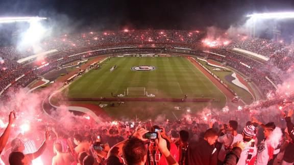 spfcinfoss's tweet photo. 🚨 O São Paulo comercializou a capacidade TOTAL de venda permitida de ingressos no Morumbi. TODOS os ingressos foram esgotados, restando apenas algumas cativas.

A expectativa de hoje é de 60 MIL TORCEDORES NO MORUMBI.

[@OGabrielSa] https://t.co/DL05kV7L9y