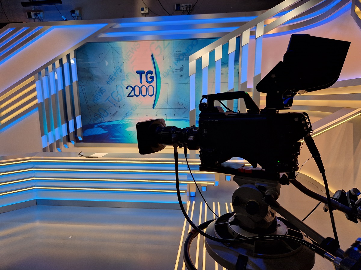 TV2000it's tweet photo. 📢 Questa sera nel @tg2000it delle ore 18.30:
1️⃣ #Droni sull’#Europa
2️⃣ Legge elettorale, primo sì
3️⃣ Povere #famiglie
4️⃣ Il martirio di don Pino #Puglisi
5️⃣ #Teatro solidale #Euripide
In diretta su #Tv2000📺#15settembre
Direttore @vinmorgante https://t.co/qzpjEYPEXL