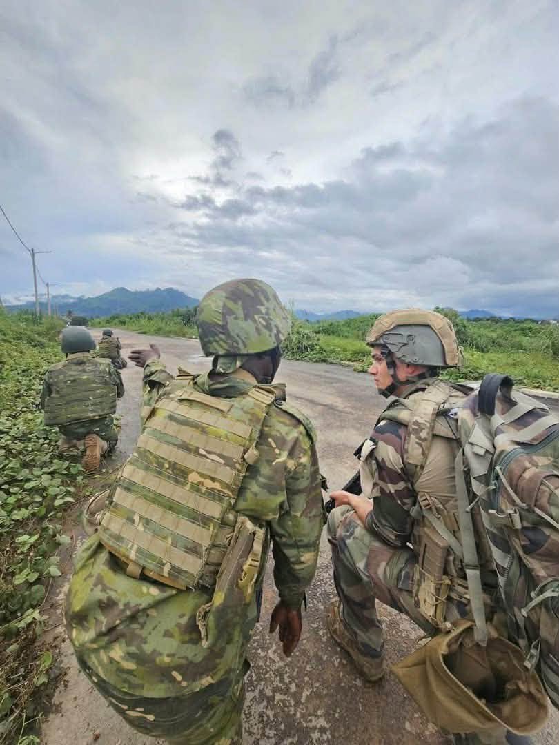 Ivoirowsky's tweet photo. đ«đ·đšđźâïžCoopĂ©ration CĂŽte dâIvoire-France : Du 7 au 17 septembre 2026, le Bataillon dâinfanterie montagne des FACI-Forces ArmĂ©es de CĂŽte dâIvoire et un dĂ©tachement de Chasseurs alpins français sâentraĂźnent ensemble Ă #Man dans la rĂ©gion du Tonkpi. #StrongerTogether #PrepaOps https://t.co/8HycQL38SY