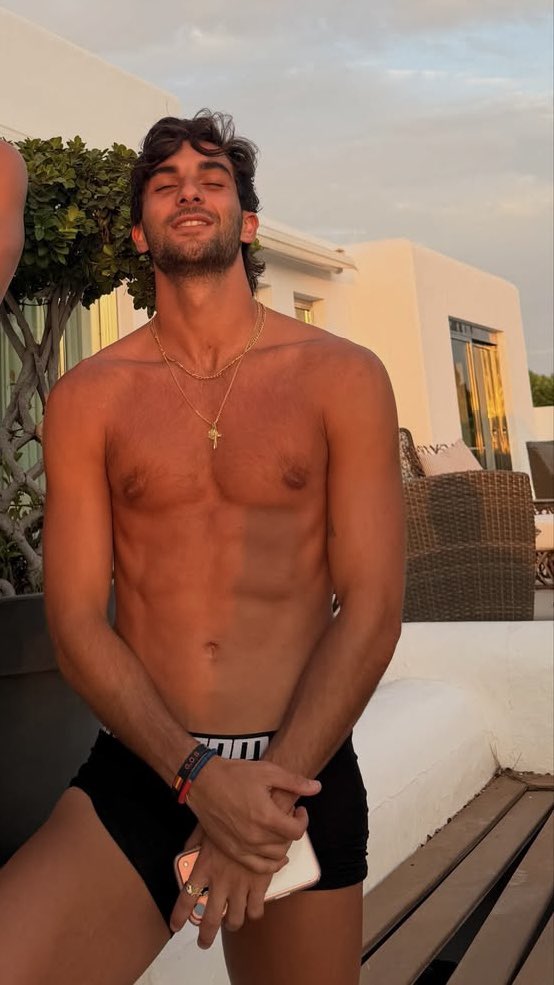 ferran9br's tweet photo. Ele sabe exatamente oque ele é 🥵😭 https://t.co/aP26wvaMxS